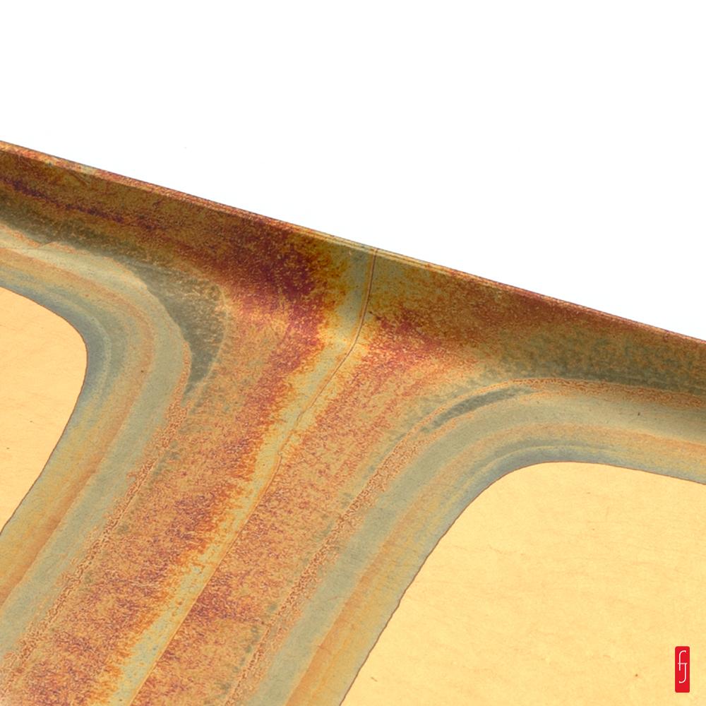 Plateau. laque rouge et feuille d'or irisé - 13.5 x 19 cm