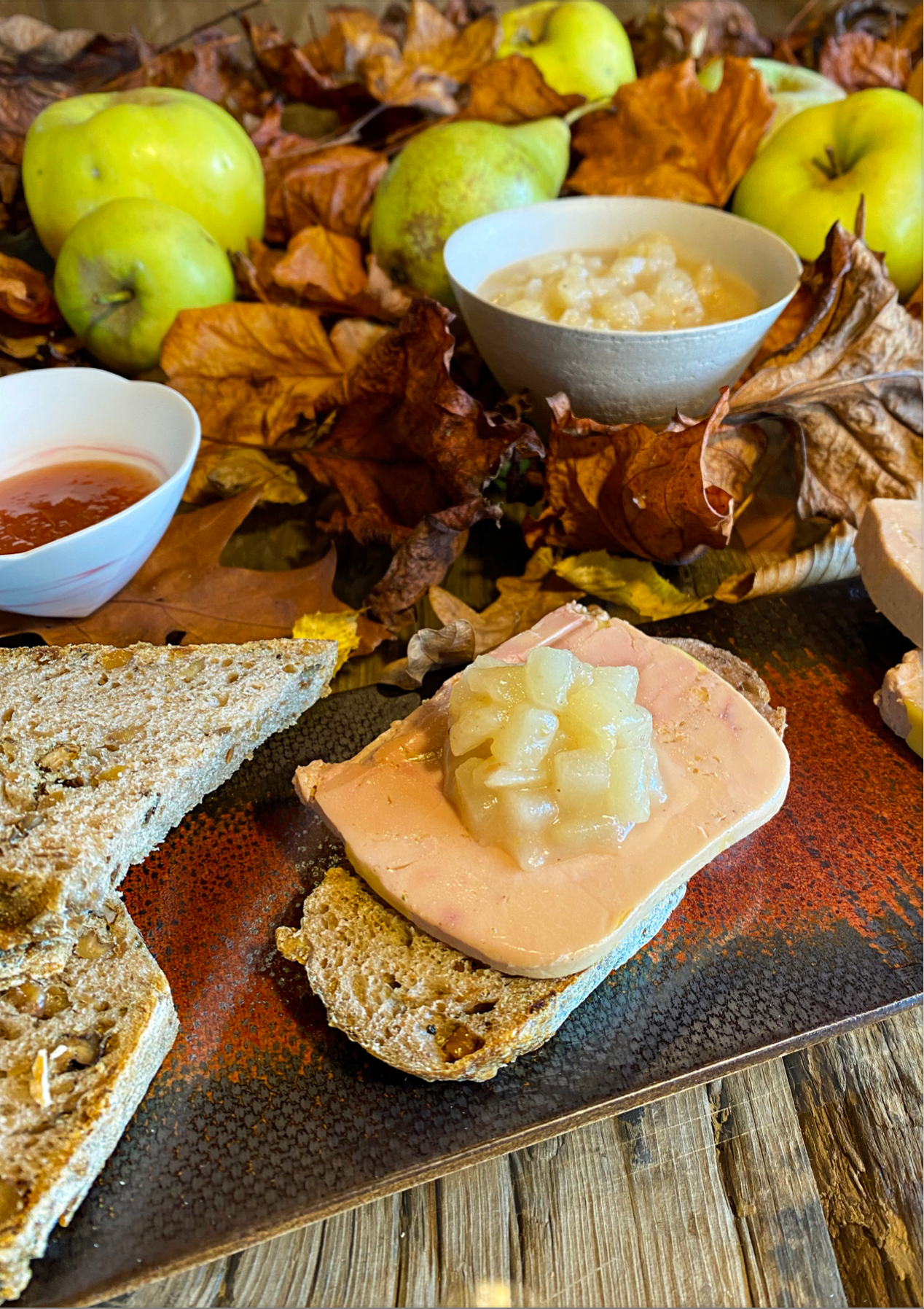 Toast foie gras mi-cuit et compotée de poire au confit pomme gingembre - Les Ateliers du Japon